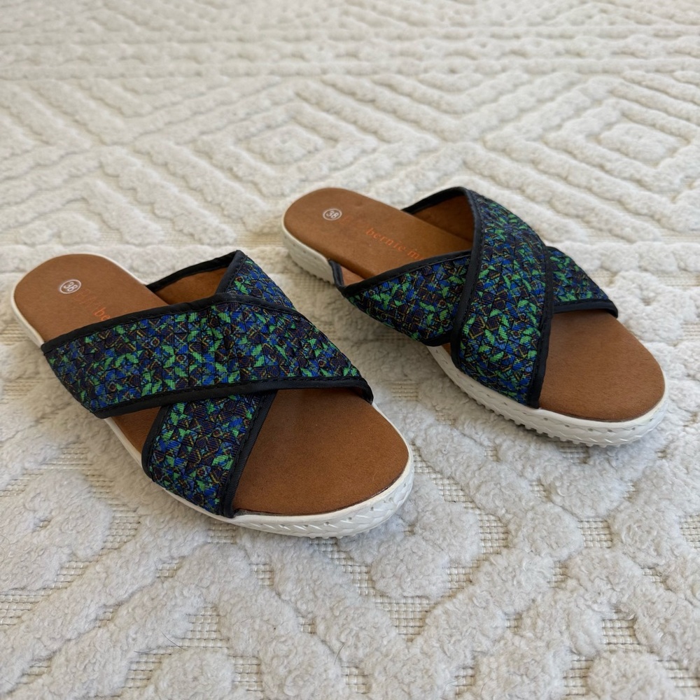 Bernie Mev Woven Slide Sandals Size 38 Black Blue Green Memory Foam Comfort Flat